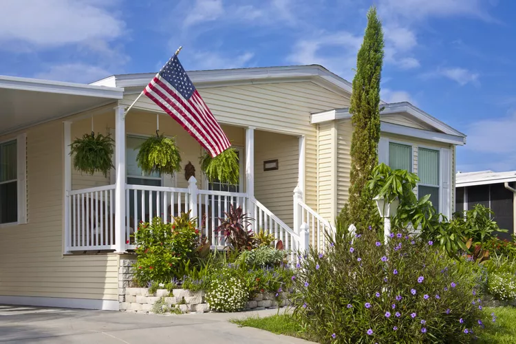 modular-home-exterior-165864800-2000-40dd8f72311f41428c32b5d9d1b2ee34.jpg